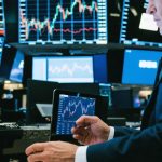 Wall Street pēdējās aprīļa sesijas augstās likmes: Ko investoriem jāzina